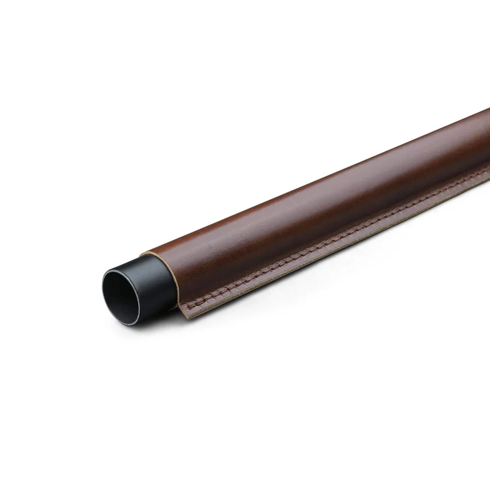 THEOFILS GARDEROBESTANG Ø25X758 MM BRUNT LÆR SØM v:6111526 THEOFILS GARDEROBESTANG Ø25X758 MM BRUNT LÆR SØM v:6111526