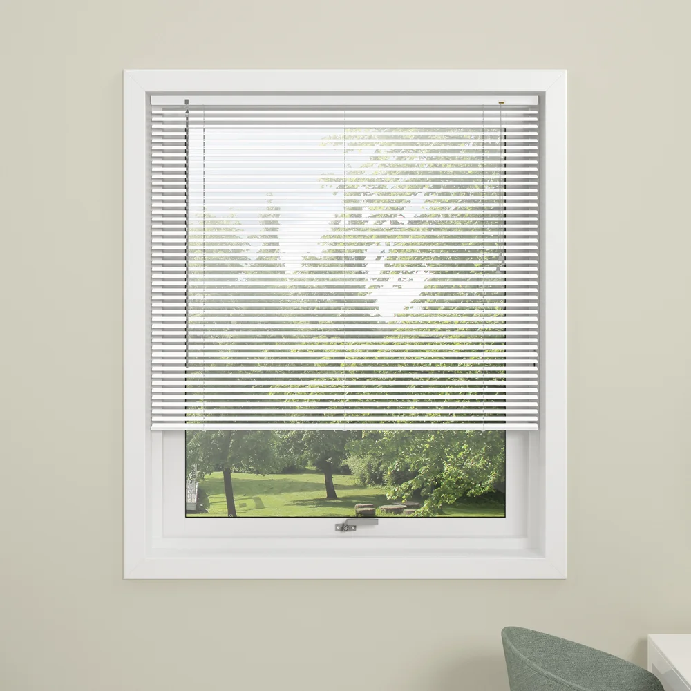 DEBEL ALUPERSIENNE TWIST 25MM HVIT 100X220 v:4155625