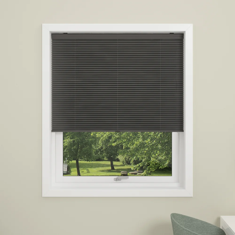 DEBEL PLISSÉ TOUCH LYSDEMPENDE 100X160, GRÅ v:4132717 DEBEL PLISSÉ TOUCH LYSDEMPENDE 100X160, GRÅ v:4132717