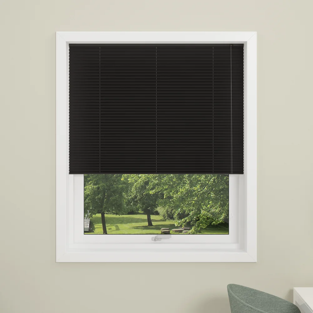DEBEL PLISSÉGARDIN LONDON LYSDEMPENDE SORT 80X130 v:1387157