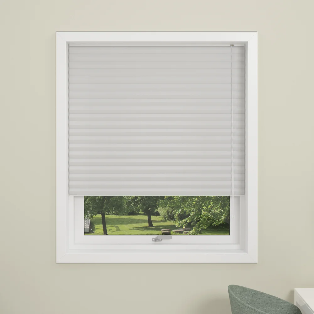 DEBEL PLISSÉGARDIN DUBAI LYSTETT HVIT 120X130 v:4229051 DEBEL PLISSÉGARDIN DUBAI LYSTETT HVIT 120X130 v:4229051